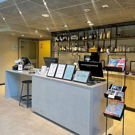 Отель Pilot Express Airport 3*