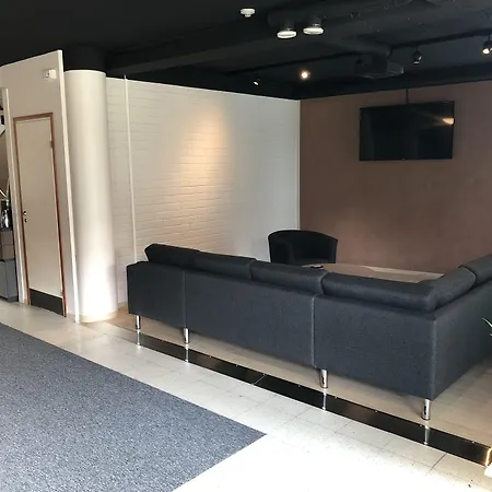 Отель Pilot Express Airport 3*