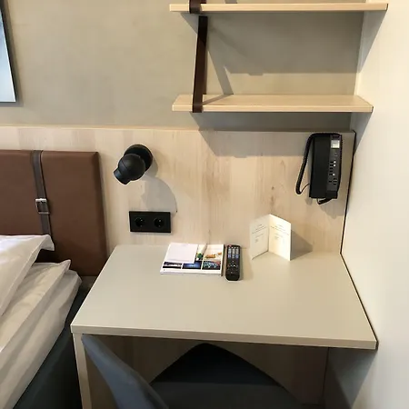 Pilot Express Airport Отель Вантаа