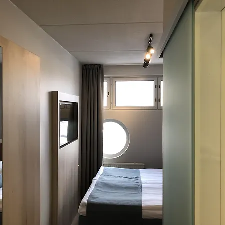 Отель Pilot Express Airport 3*