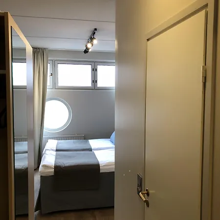 Pilot Express Airport Отель Вантаа