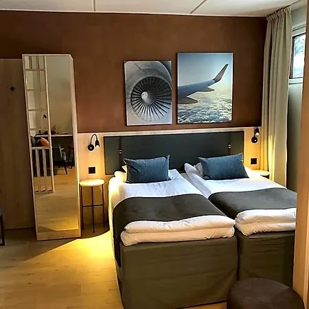 فندق Pilot Airport 3*
