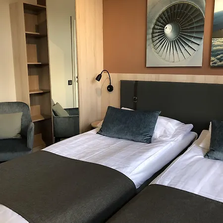 Pilot Airport Hotel 3*