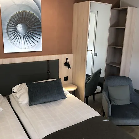 Hotel Pilot Airport 3*