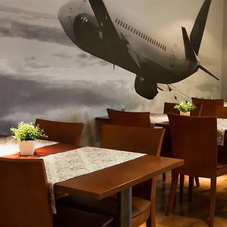 Hotel Pilot Airport 3*